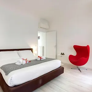 https://velluti-apartment.it-tuscanyhotel.com